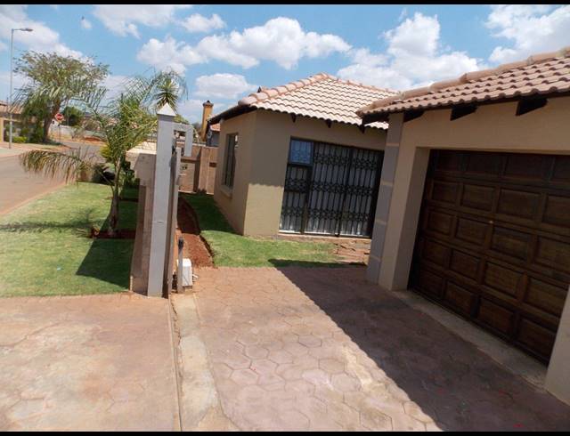 3 BEDROOM HOUSE SOLD IN THE ORCHARDS